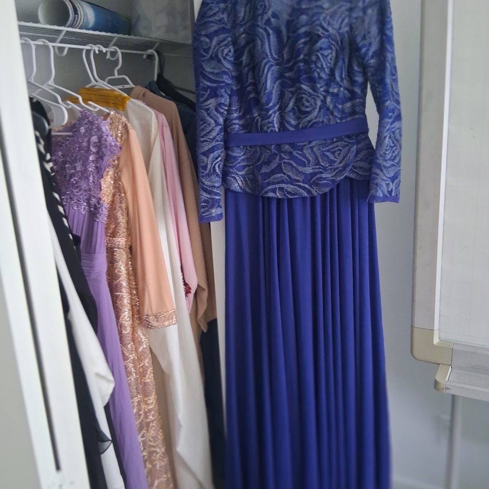 Elegant Blue Lace Evening Dress
